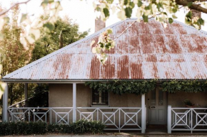 French Cottage Beechworth with stunning Alfresco Garden